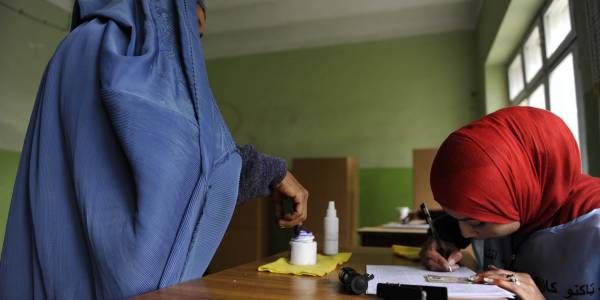 Afghan polls open in presidential run off election